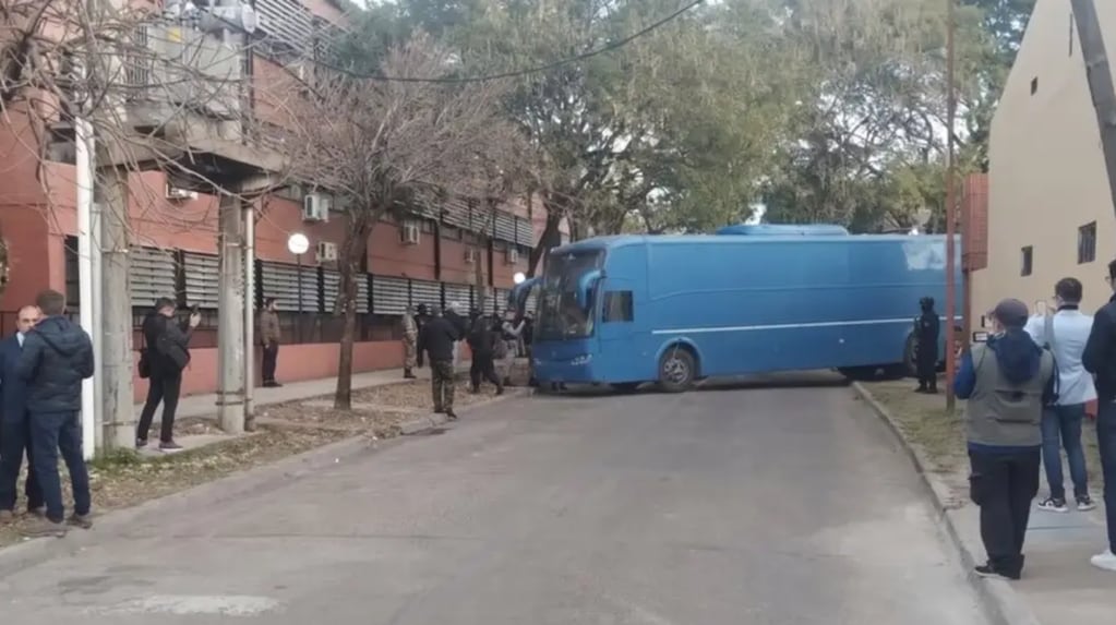 Accidente de micro en Corrientes durante juicio por Loan Peña