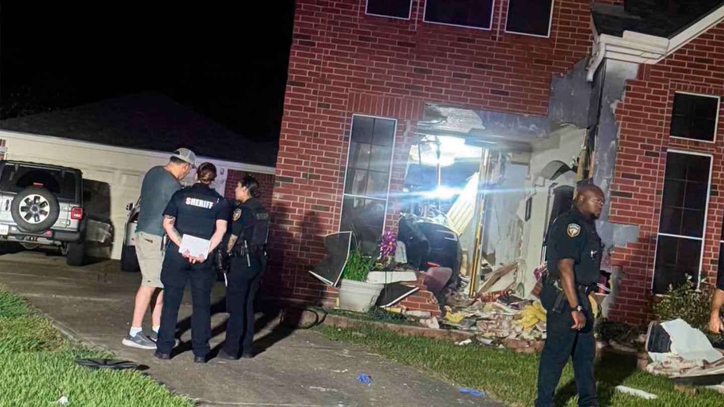 Accidente de un Tesla Model 3 contra una vivienda en Texas