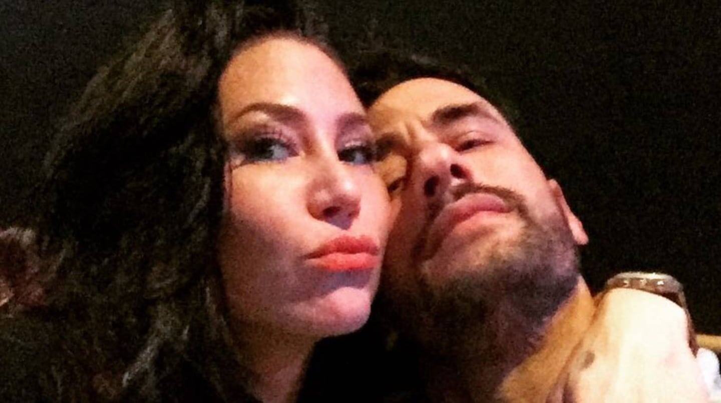 Adabel Guerrero y Rodrigo Alenaz posando juntos en un evento