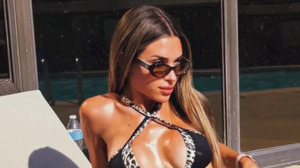 Agustina Gandolfo en microbikini en Kansas