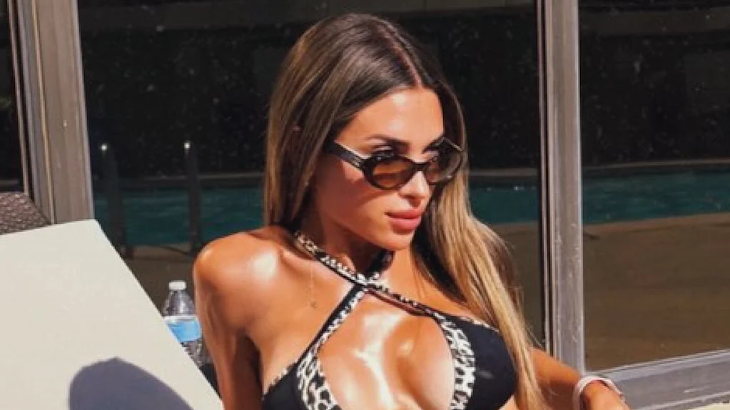 Agustina Gandolfo en microbikini en Kansas