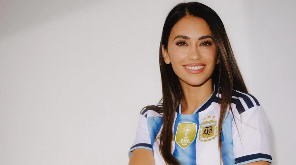 Antonela Roccuzzo y sus hijos celebrando la victoria de Argentina en el Mundial 2026