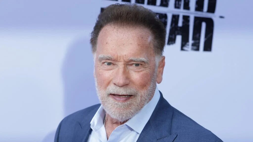 Arnold Schwarzenegger en una conferencia