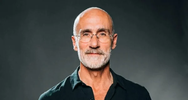 Arthur Brooks reflexionando sobre la amistad