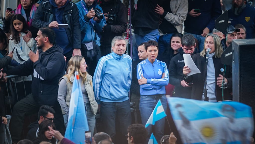 Banderazo en apoyo a Cristina Kirchner en Parque Lezama