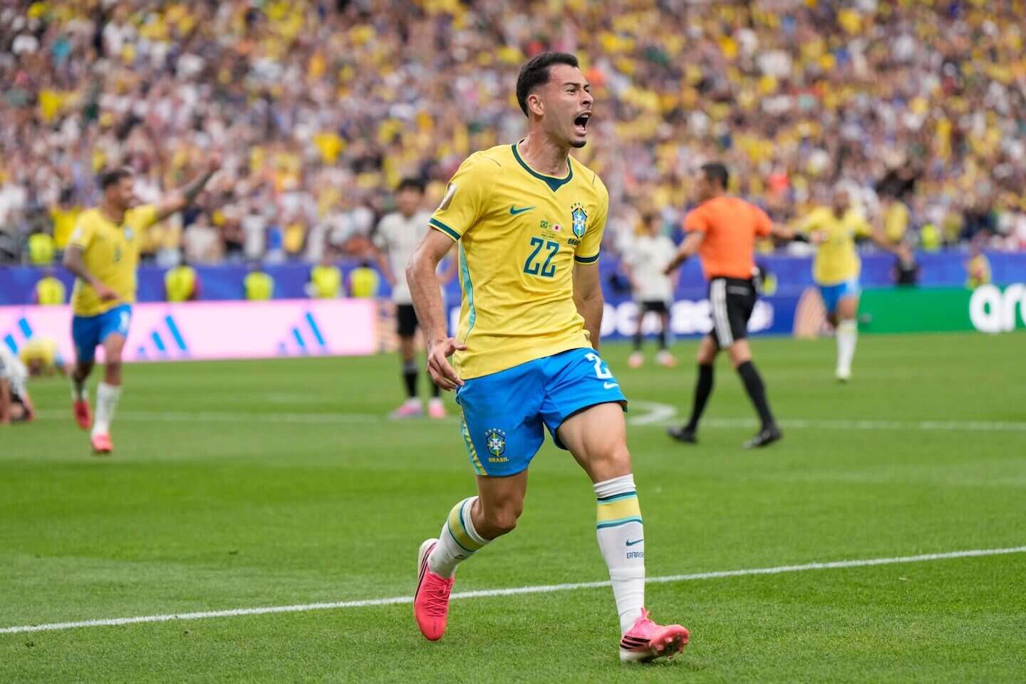 Jugador de Brasil celebra un gol durante el partido contra Japón en el Mundial 2026