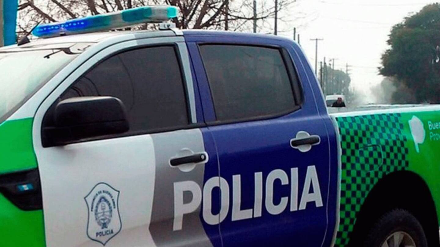 Vehículo policial en La Plata