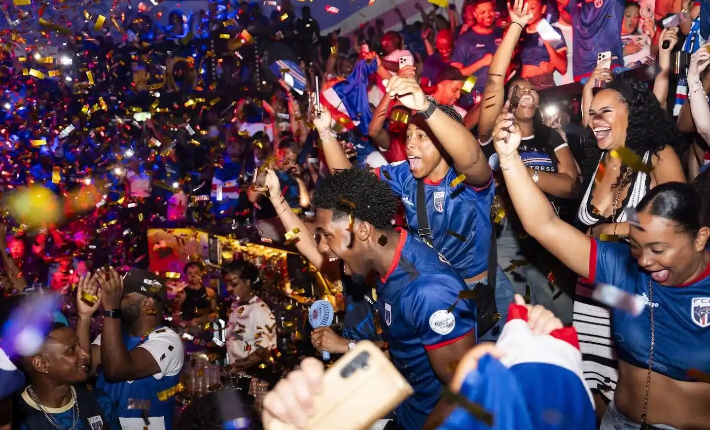 Celebración de aficionados de Cabo Verde tras la clasificación al Mundial 2026