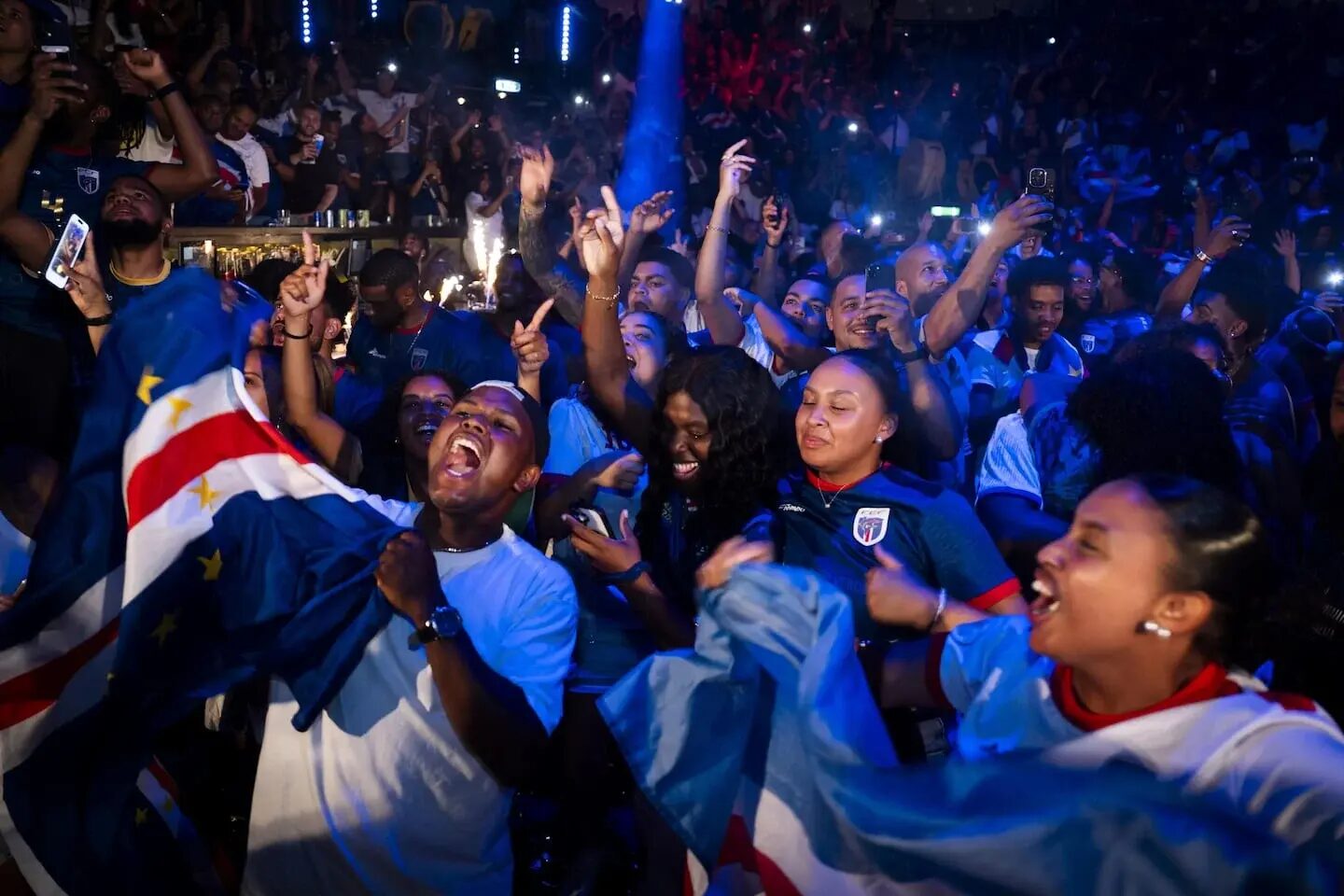 Celebración de aficionados de Cabo Verde tras la clasificación al Mundial 2026