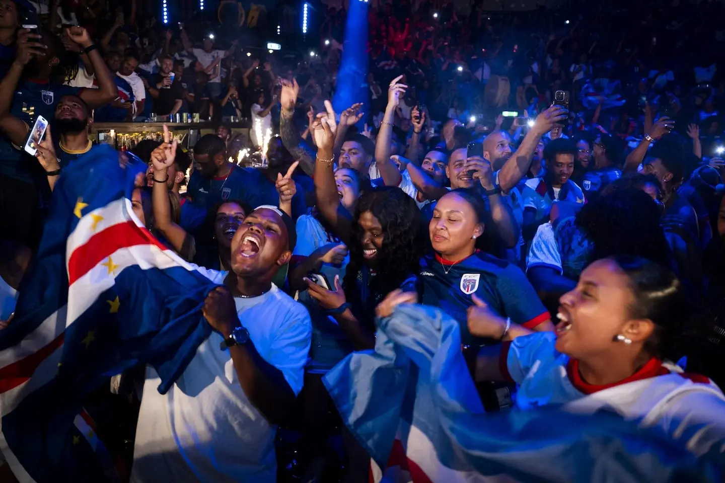 Celebración de aficionados de Cabo Verde tras la clasificación al Mundial 2026