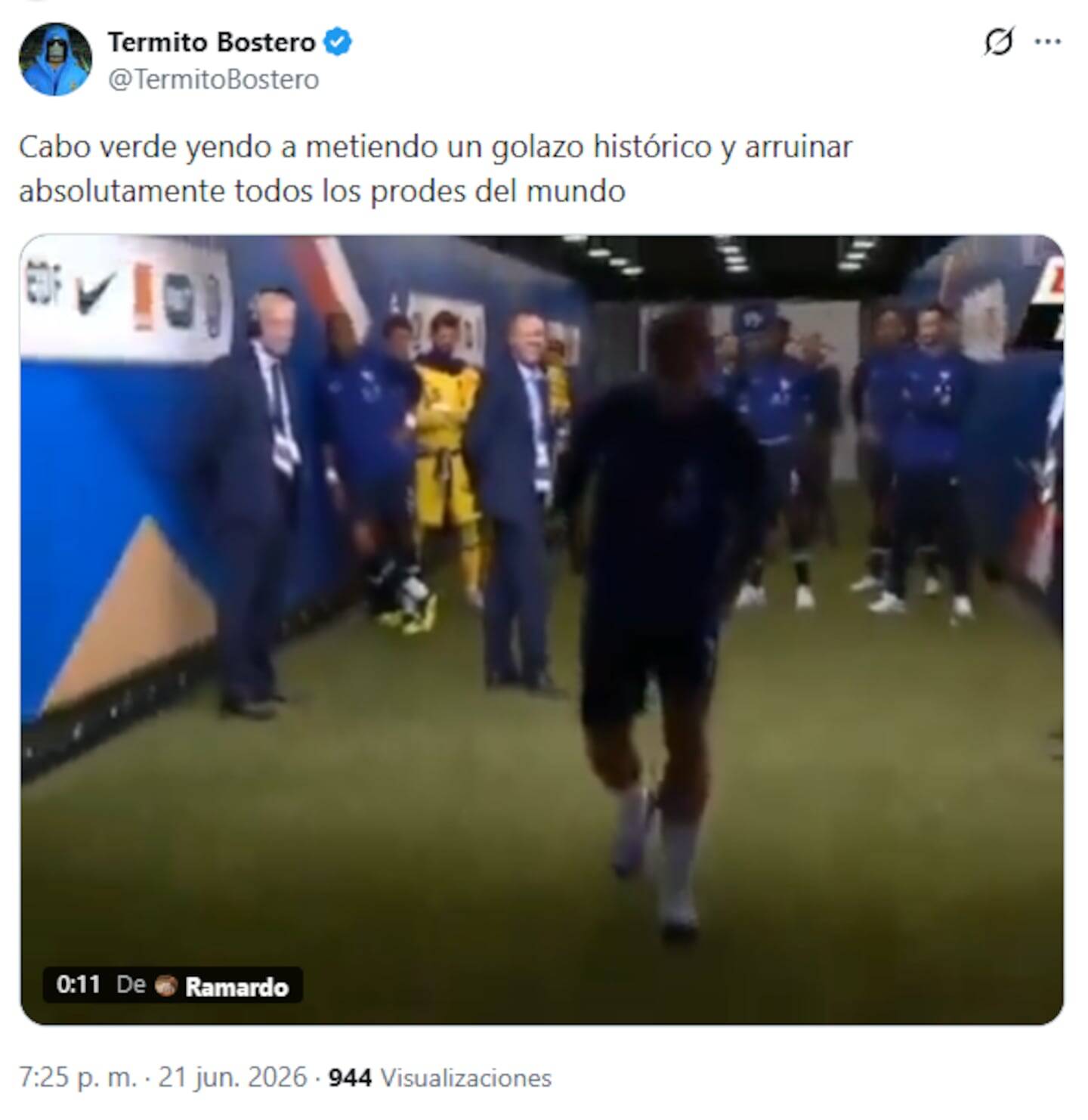 Jugador de Cabo Verde celebra su primer gol en un Mundial frente a Uruguay