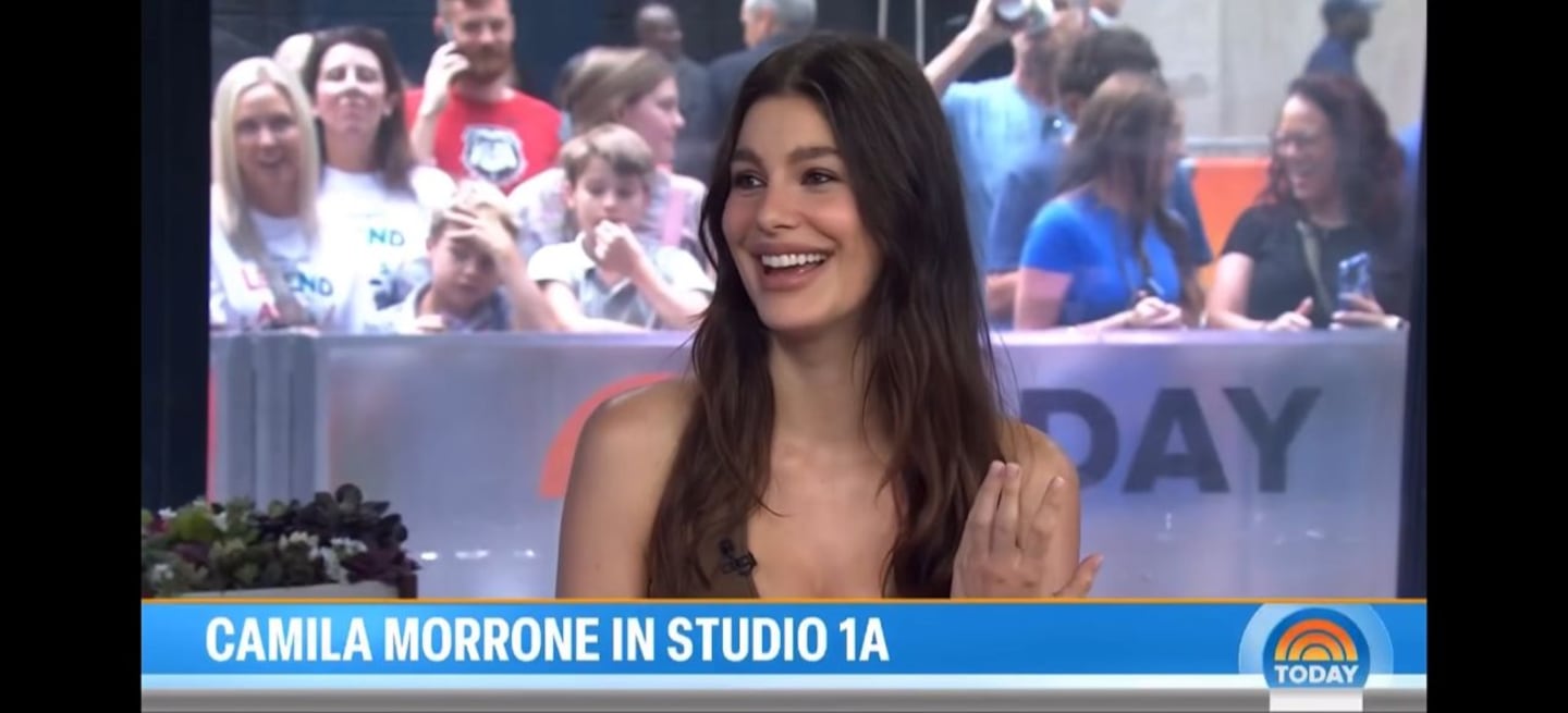 Camila Morrone sonríe durante su aparición en The Today Show en Dallas