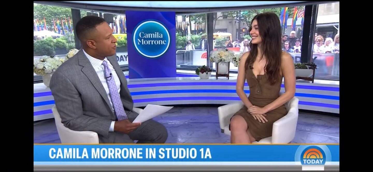 Camila Morrone sentada en un estudio durante una entrevista en The Today Show