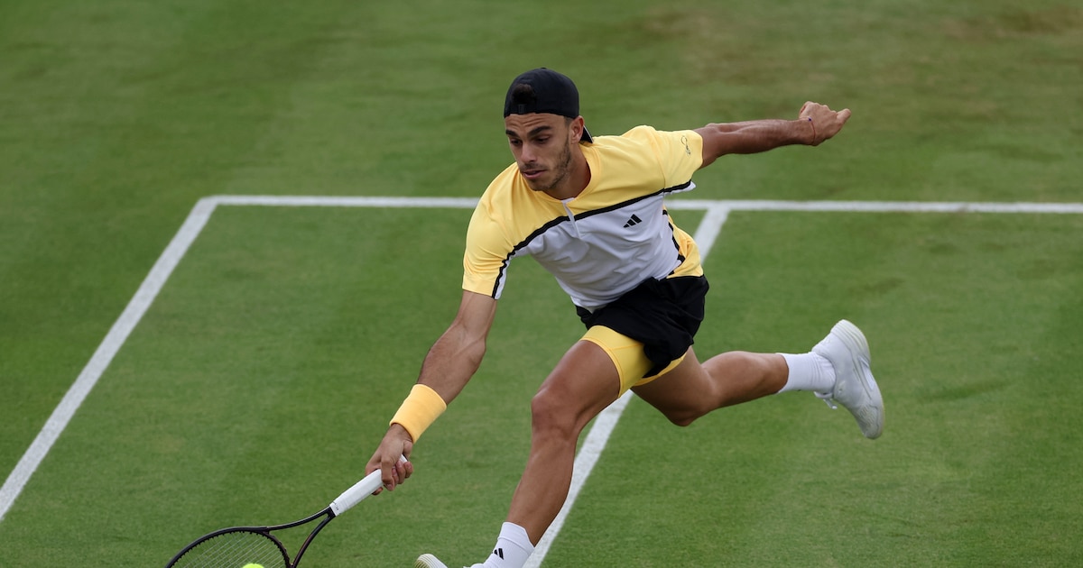 Francisco Cerúndolo en acción en Queen's