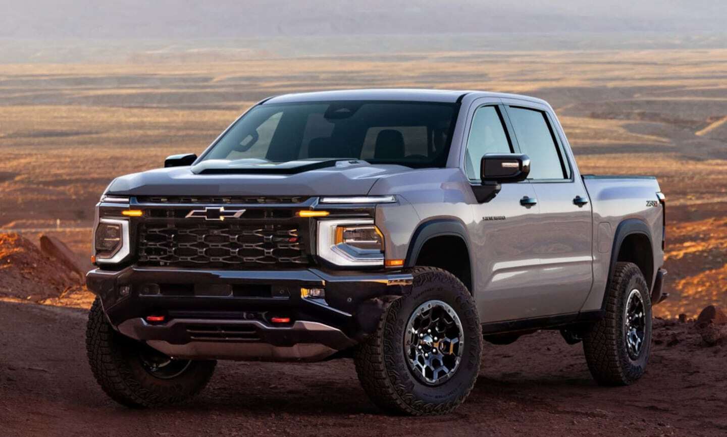 Chevrolet Silverado 2027 en un entorno desértico