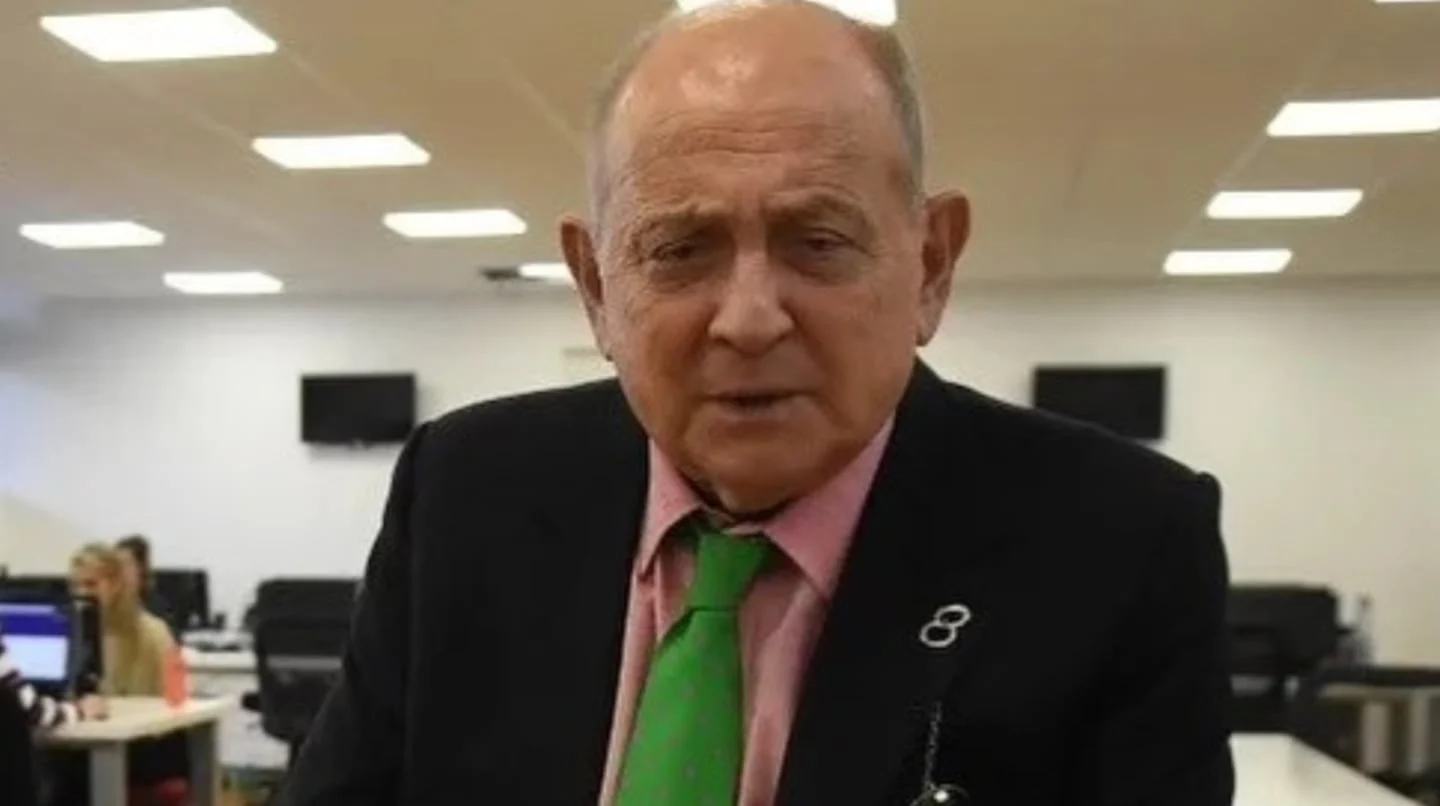 Chiche Gelblung en el momento de recibir el alta médica