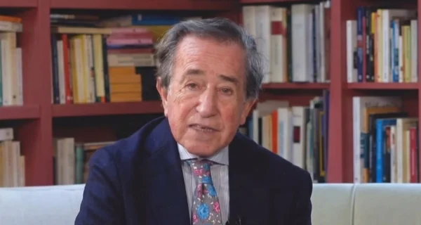 Enrique Rojas compartiendo consejos sobre felicidad
