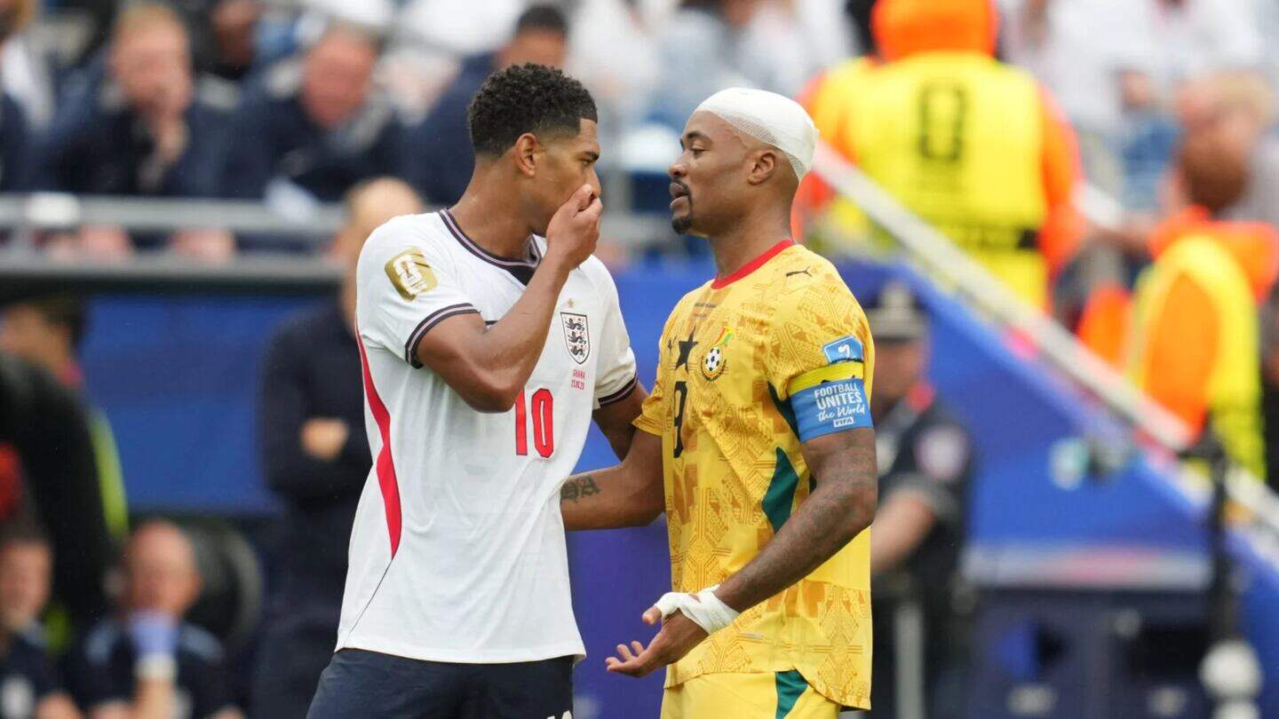 Jude Bellingham tapándose la boca durante un partido del Mundial 2026