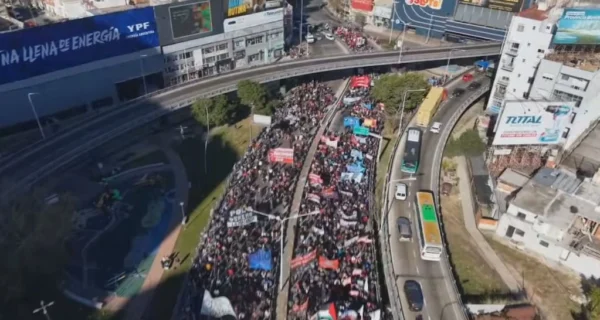 Corte en Puente Pueyrredón por manifestación en memoria de Kosteki y Santillán