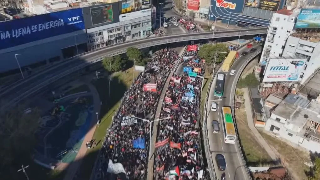 Corte en Puente Pueyrredón por manifestación en memoria de Kosteki y Santillán