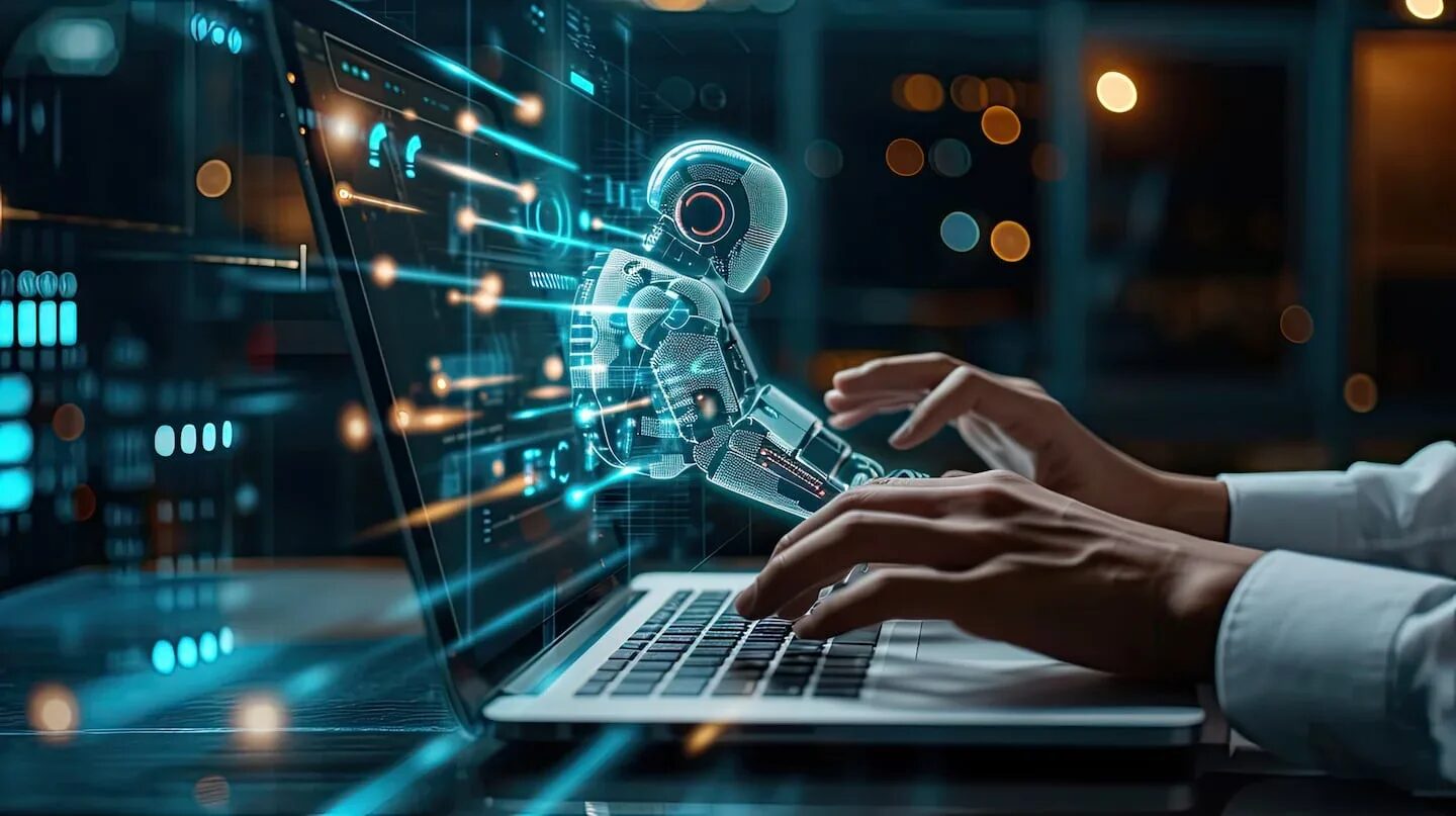 Un robot interactuando con una computadora portátil en un entorno digital avanzado