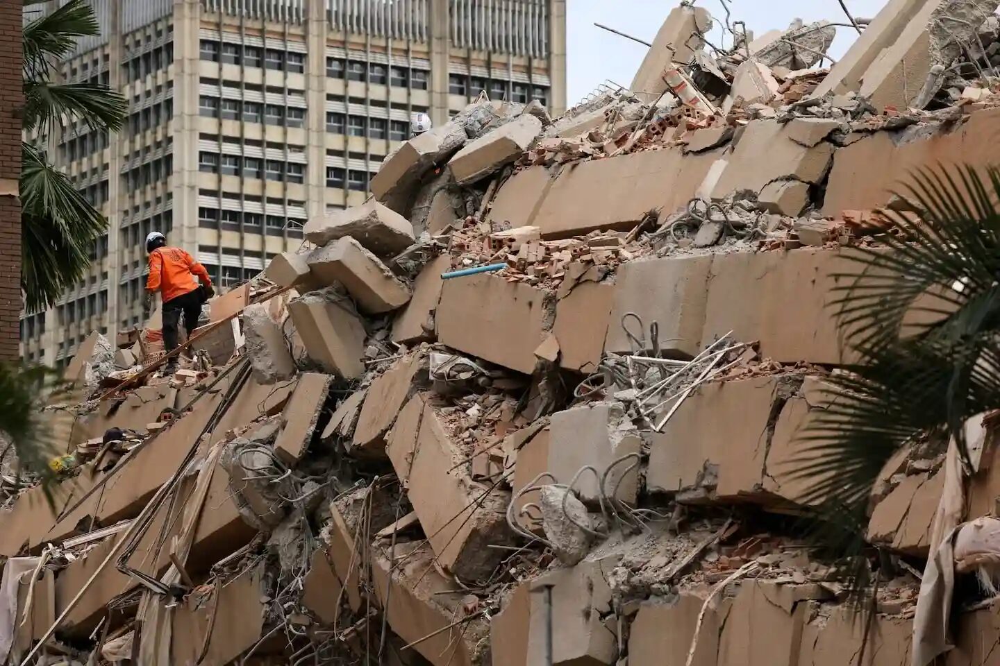 Edificio colapsado tras los terremotos en Venezuela