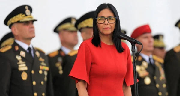 Rescatistas buscan sobrevivientes tras los terremotos en Venezuela