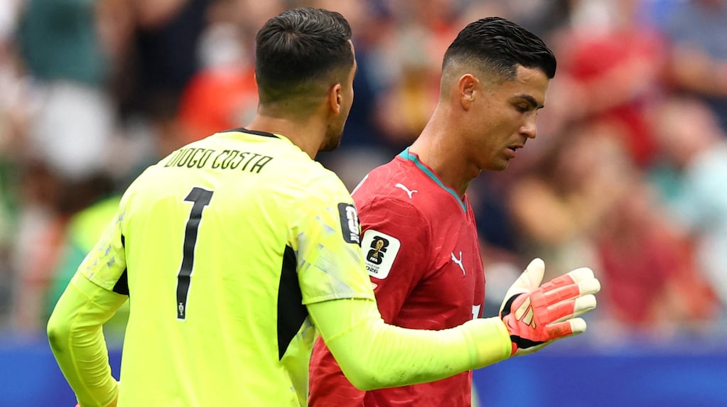 Cristiano Ronaldo discutiendo con Diogo Costa durante el Mundial 2026