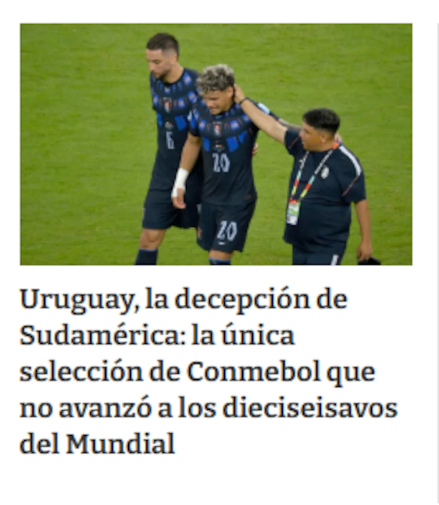 Jugadores de la selección uruguaya siendo asistidos tras la eliminación del Mundial 2026