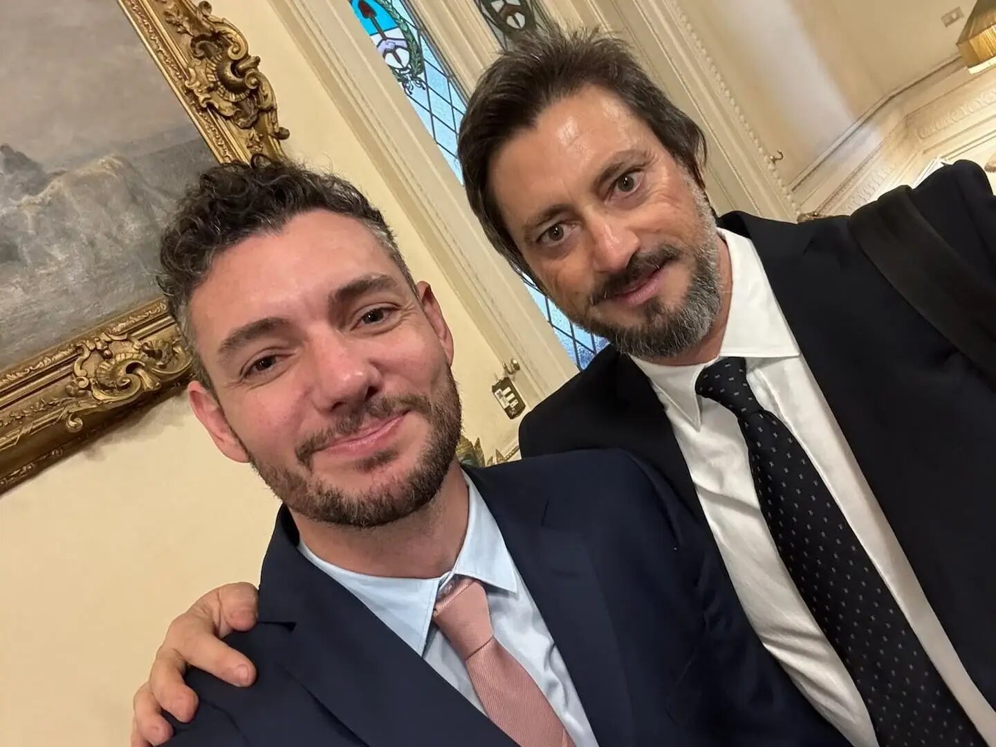 Patricia Bullrich y Javier Milei posando juntos en el Congreso