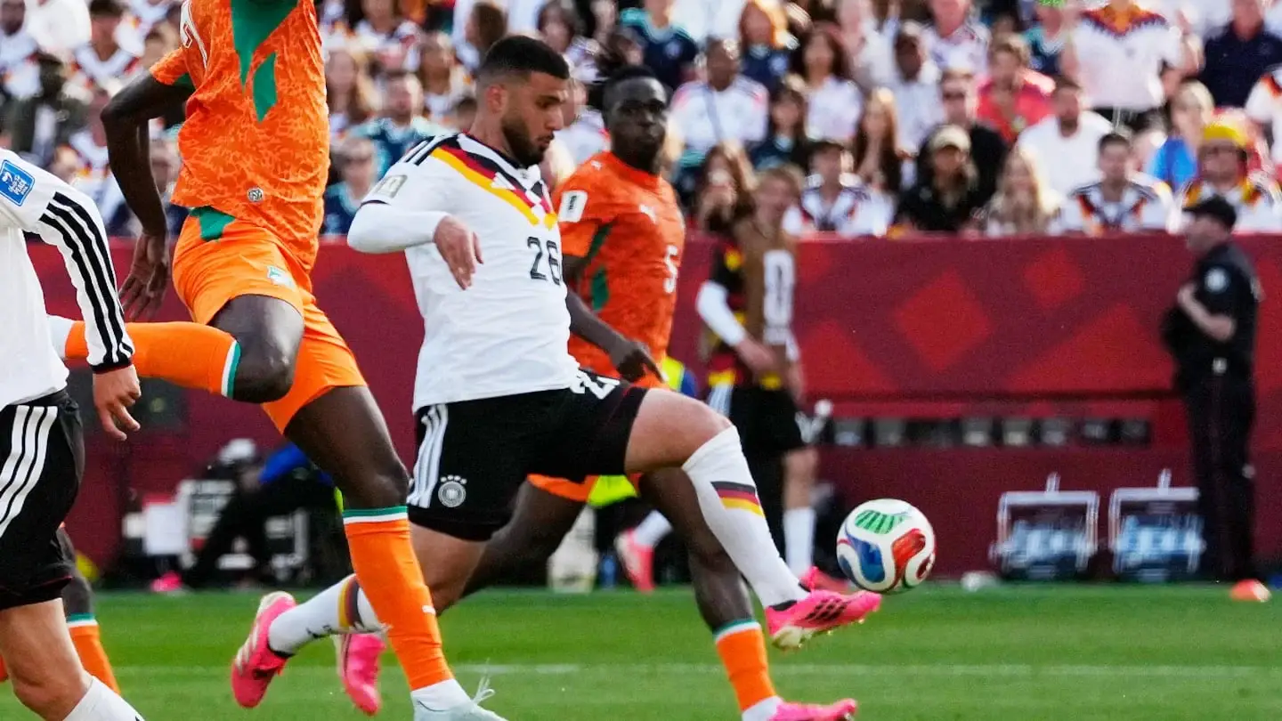Deniz Undav disparando a portería durante un partido del Mundial 2026