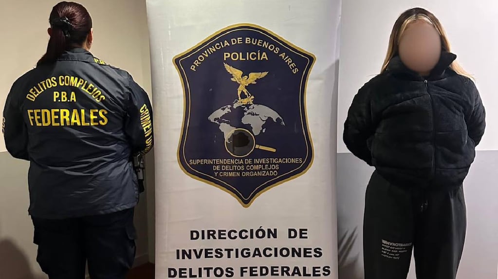 Mujer policía detenida por robo y drogas