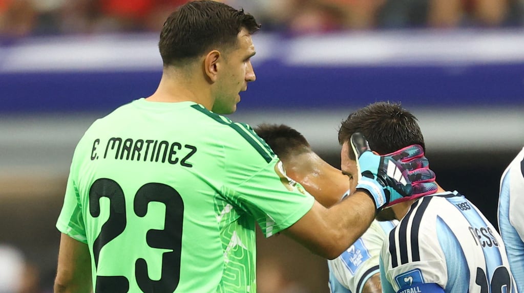 Dibu Martínez y Lionel Messi en el Mundial 2026
