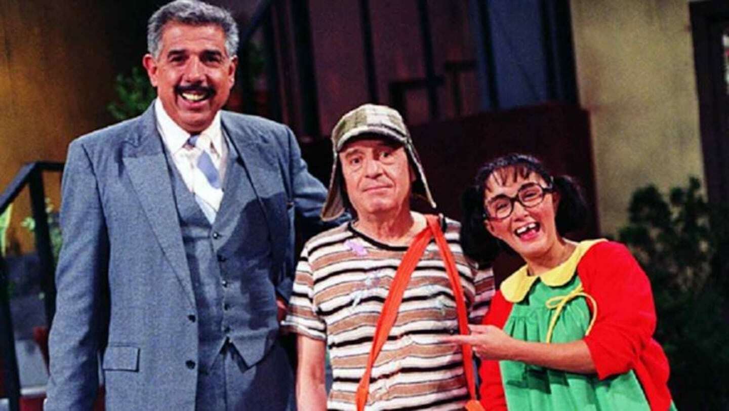 Rubén Aguirre como el Profesor Jirafales junto a otros personajes de 'El Chavo del 8'