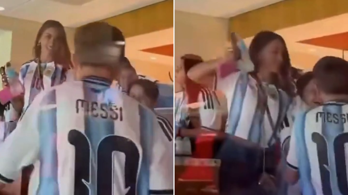 Thiago y Mateo Messi jugando durante un partido de Argentina contra Argelia