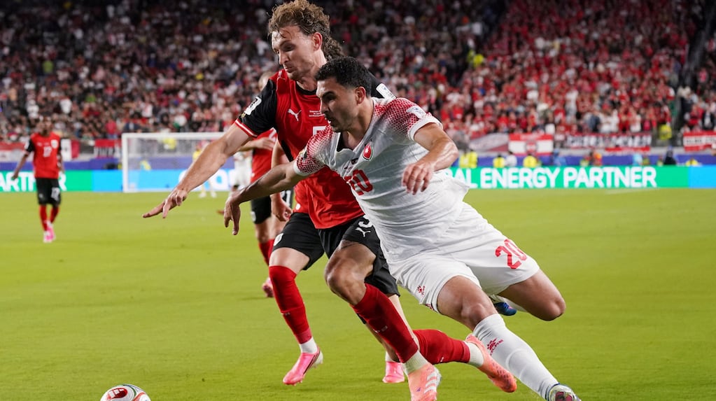 Stefan Posch en el partido de Austria contra Jordania