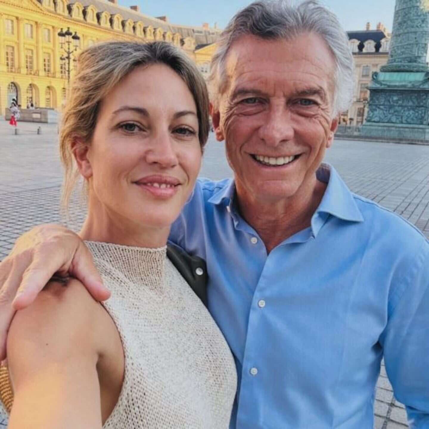 Mauricio Macri y Dolores Teuly posando juntos en Palermo