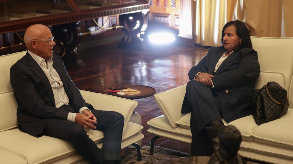 Dinorah Figuera y Jorge Rodríguez en reunión en Caracas