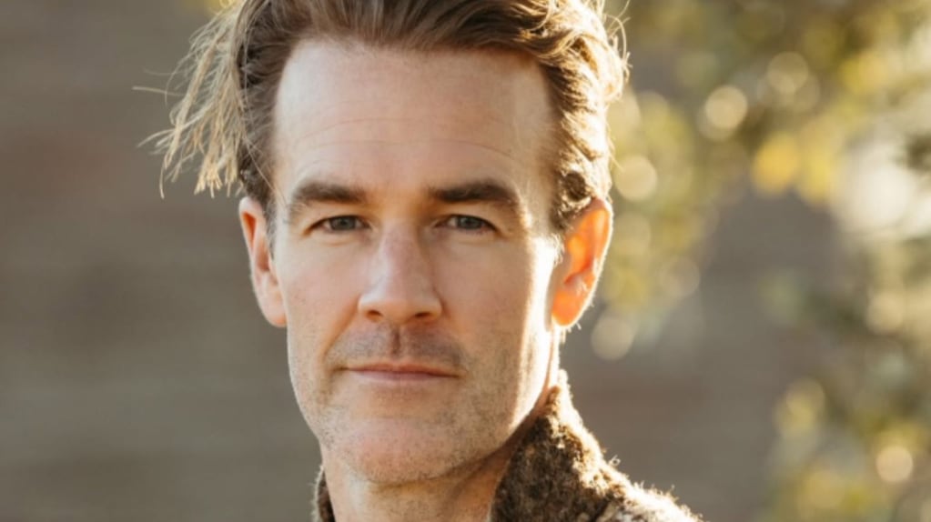 James Van Der Beek en el set de Elle