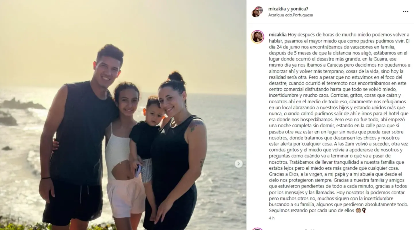 Jonathan Cañete posando con su familia frente al mar
