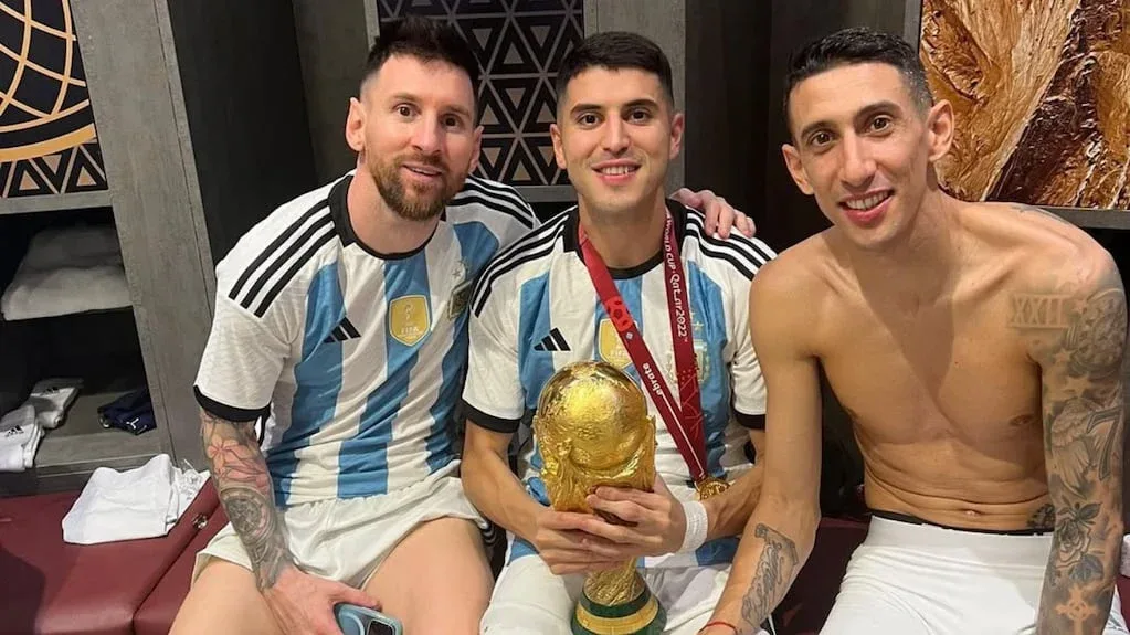 Exequiel Palacios y Lionel Messi durante un partido de la Selección Argentina