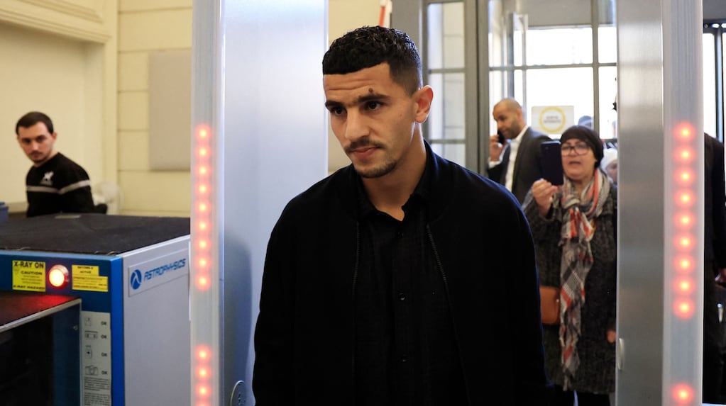 Youcef Atal durante un partido con la selección de Argelia