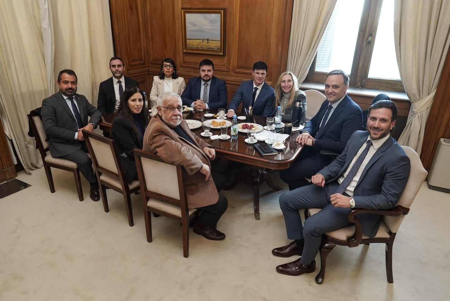 Reunión del Gobierno argentino con funcionarios y asesores en la Casa Rosada