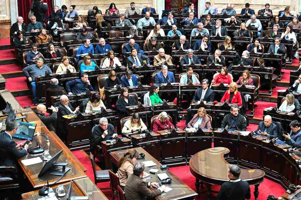 Debate en la Cámara de Diputados sobre el caso Adorni