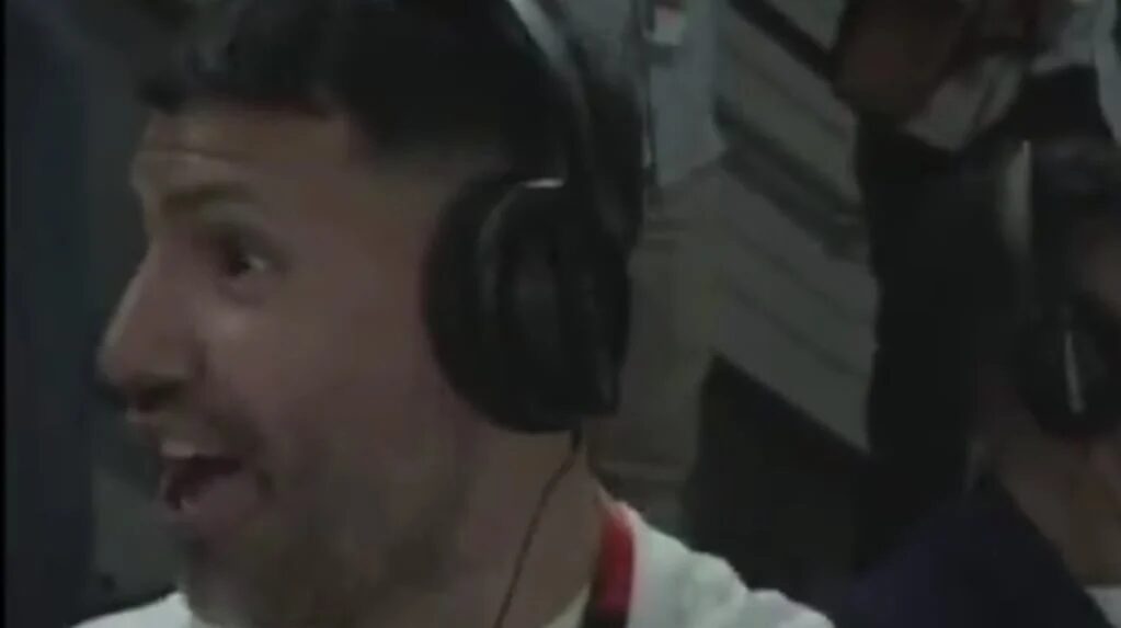 Sergio Agüero celebra el gol de Messi durante el Mundial 2026