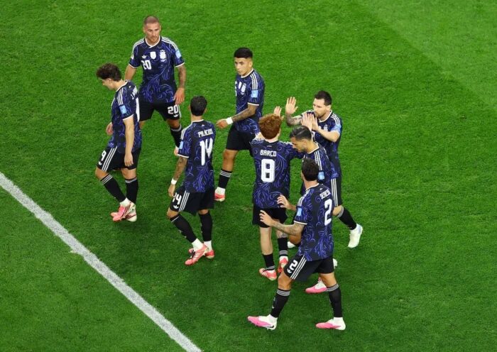 Sergio Agüero y exjugadores celebrando un gol de Lionel Messi en el Mundial 2026