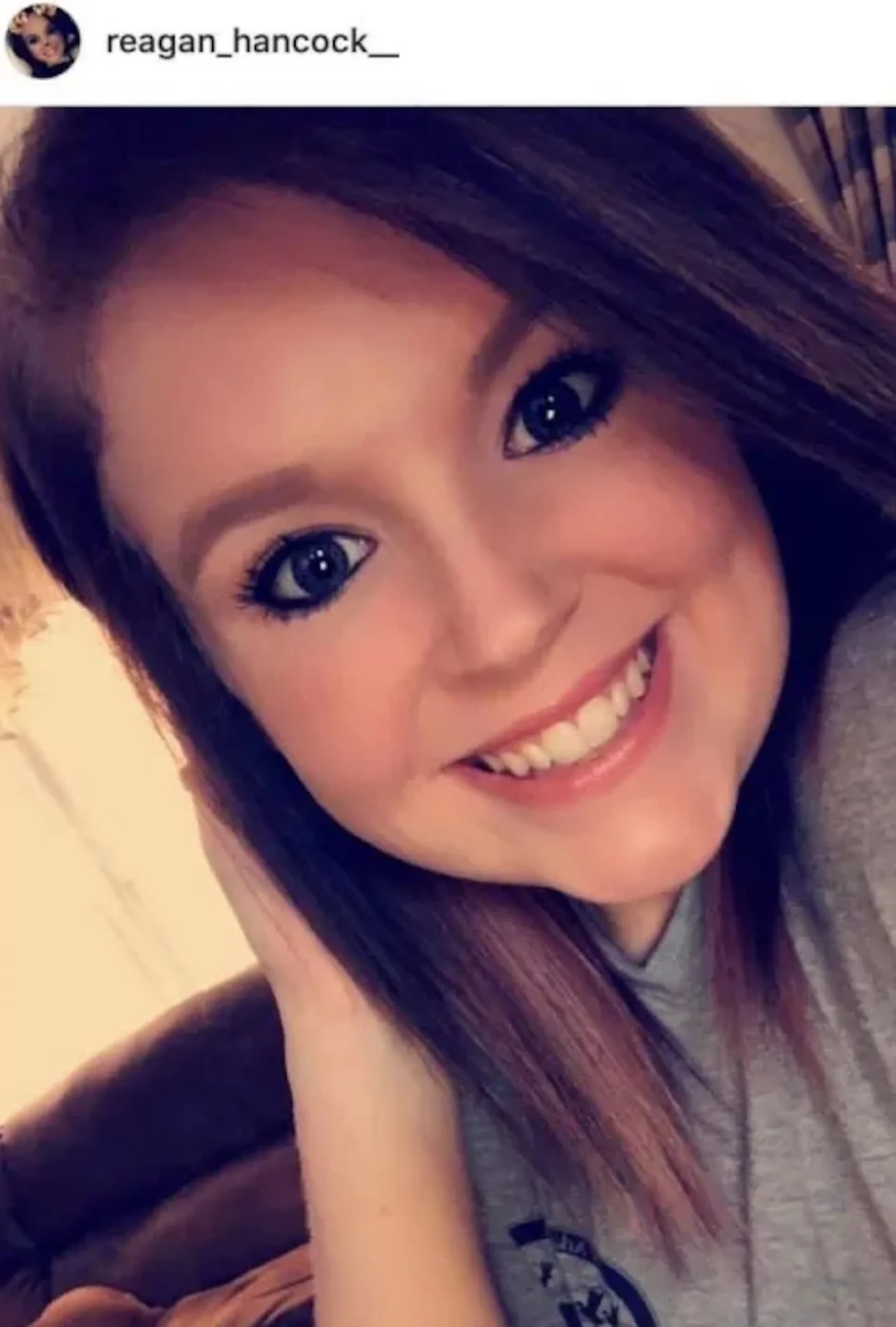 Reagan Simmons-Hancock, amiga de Taylor Parker, sonríe en una fotografía