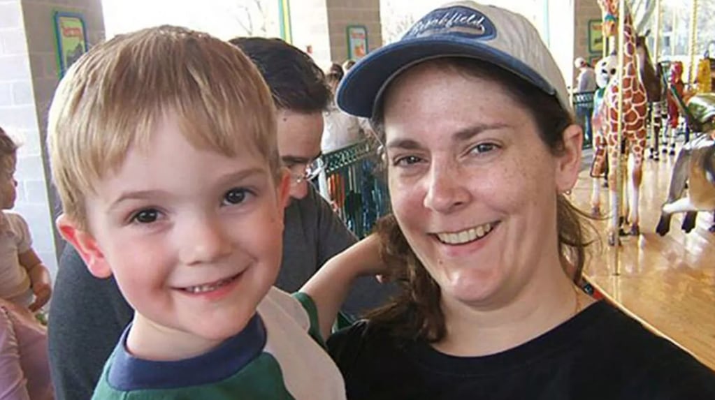 Foto de Timmothy Pitzen y su madre Amy
