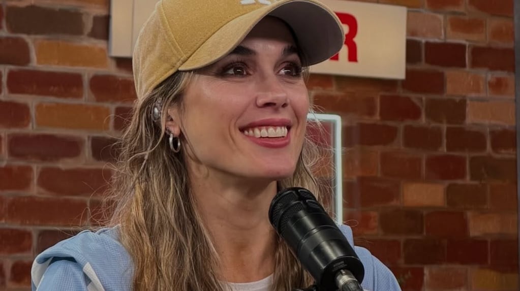 Chechu Bonelli en su casa viendo el Mundial 2026