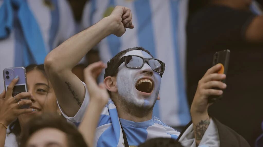 Hinchas argentinos animando a la Selección en el Mundial 2026